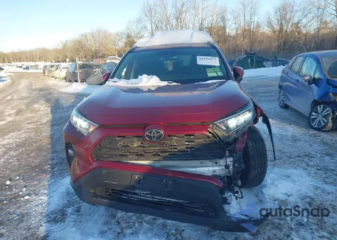 2019 Toyota Rav4 Xle z USA, uszkodzony, nr VIN JTMP1RFV4KD039981